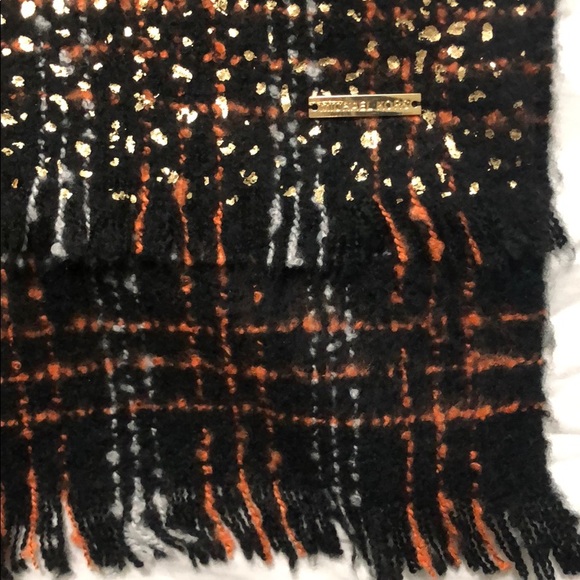 BNWT Michael KORS gold flecked scarf. - Picture 3 of 4
